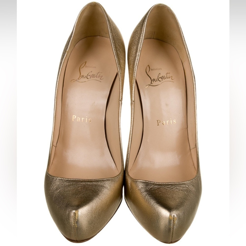 Christian Louboutin
Gold Leather Pumps
